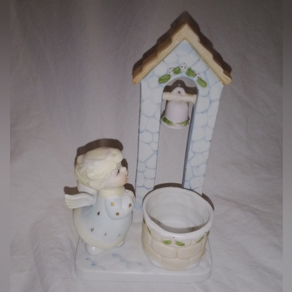 Vintage Christmas Angel Wishing Well Ceramic Figurine 1983 Taiwan - Picture 1 of 11